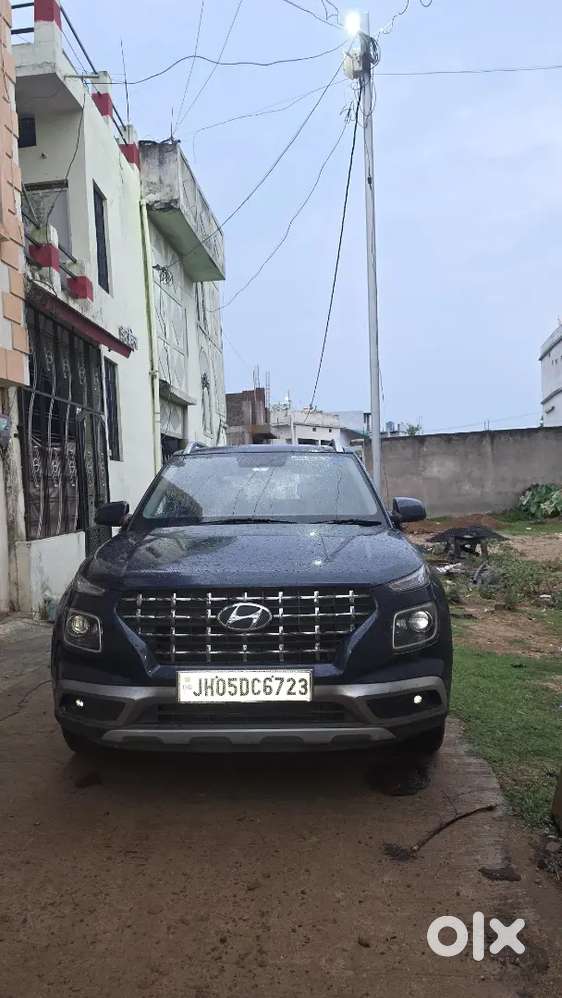 Hyundai Venue 2022 Petrol Well Maintained