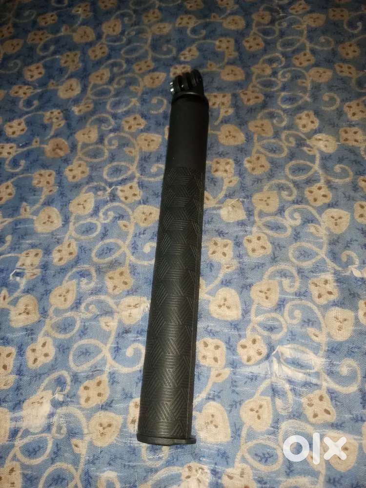 Camera selfie stick 5500 rs ||. Garenaro j11 mic 800 rs ||. Tripod 700