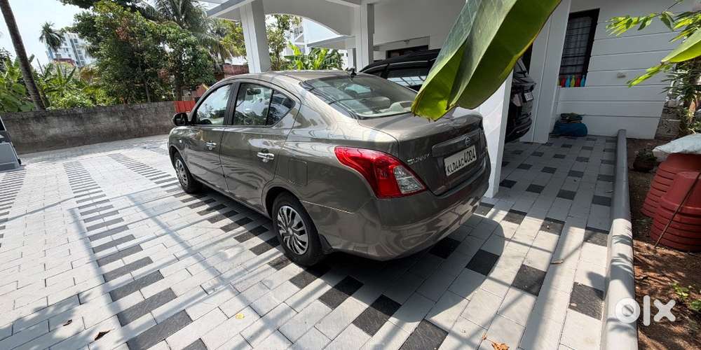 Nissan Sunny 2012