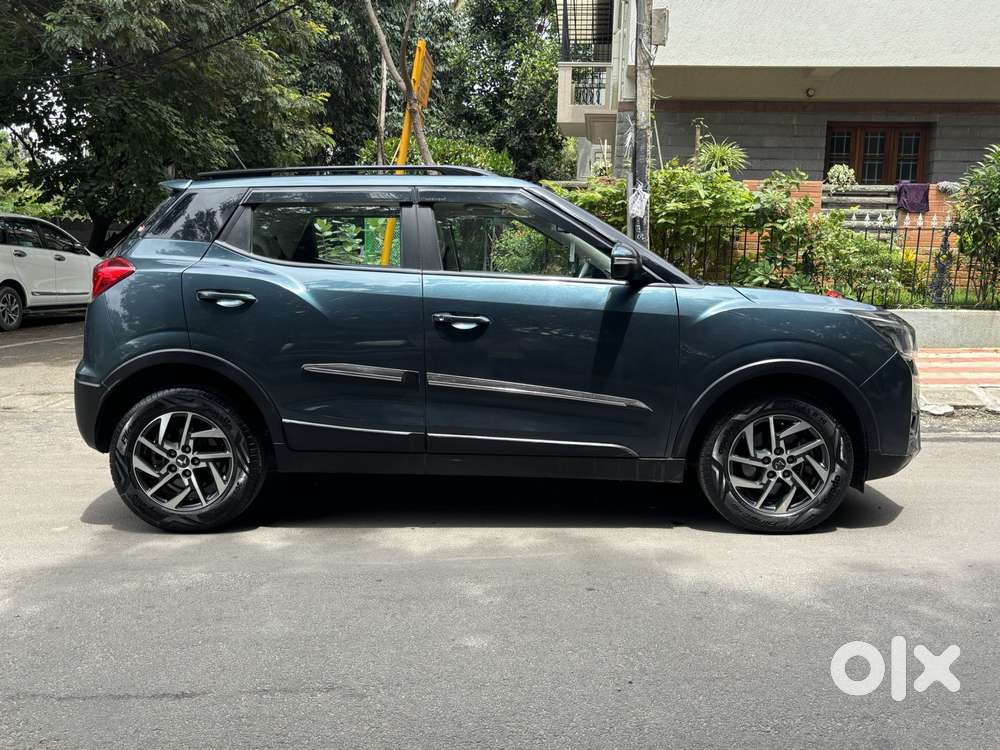Mahindra Xuv300 1.2 W8 (o) Amt Petrol, 2023, Petrol