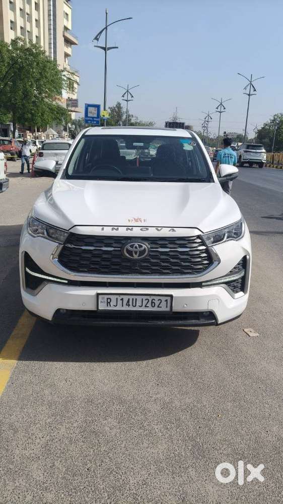 Toyota Innova Hycross 2.0 Zx Hybrid 7 Str, 2023, Petrol