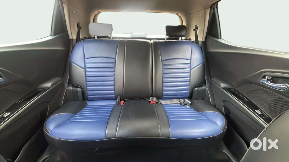 Mahindra Xuv300 W8, 2023, Petrol