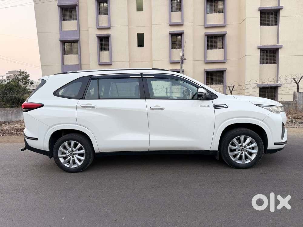 Toyota Innova Hycross 2.0 Vx Hybrid 7 Str, 2023, Petrol