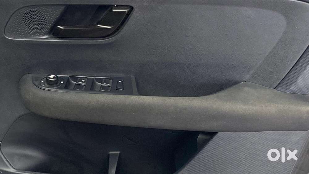 Tata Altroz 1.2 Xza Plus Dark Edition Dct, 2023, Petrol