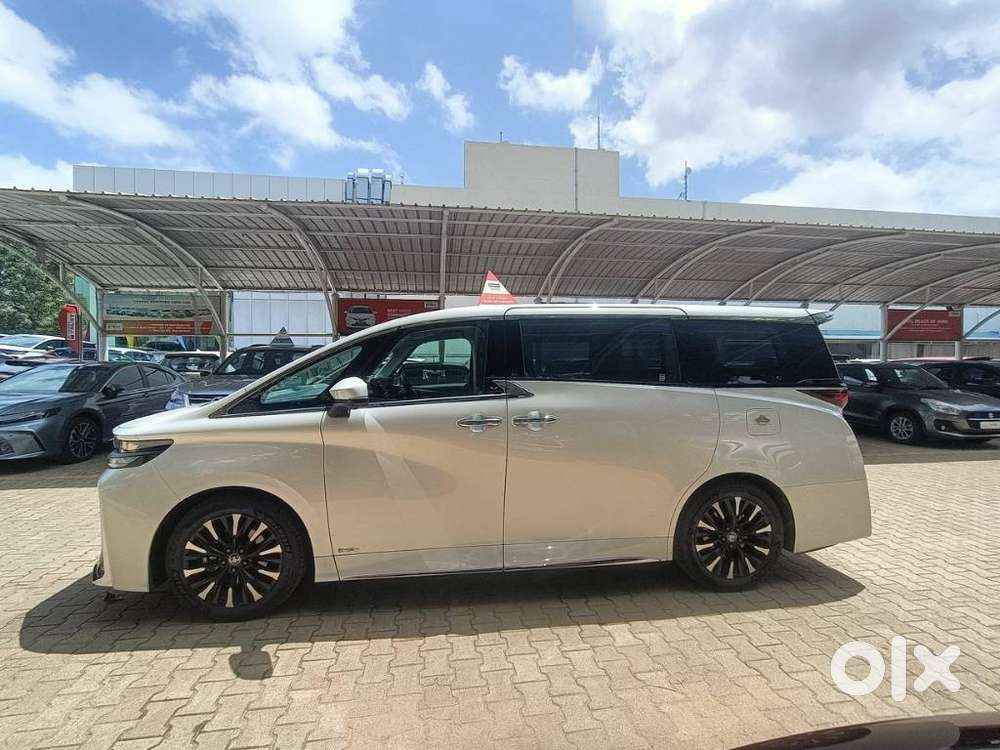 Toyota Vellfire Vip – Executive Lounge, 2024, Petrol