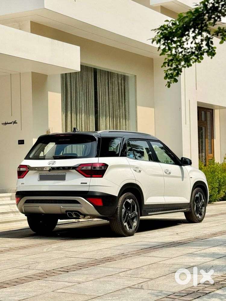 Hyundai Alcazar Signature Dual Tone, 2022, Petrol