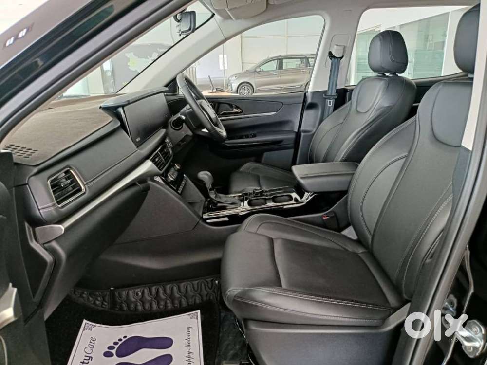 Mahindra Xuv700 2.2 Ax 7 Diesel At Luxury Pack Str, 2025, Diesel