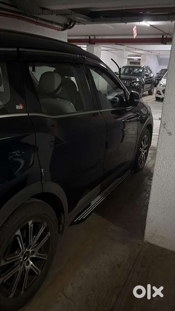 Mahindra Xuv700 2023 Petrol Well Maintained