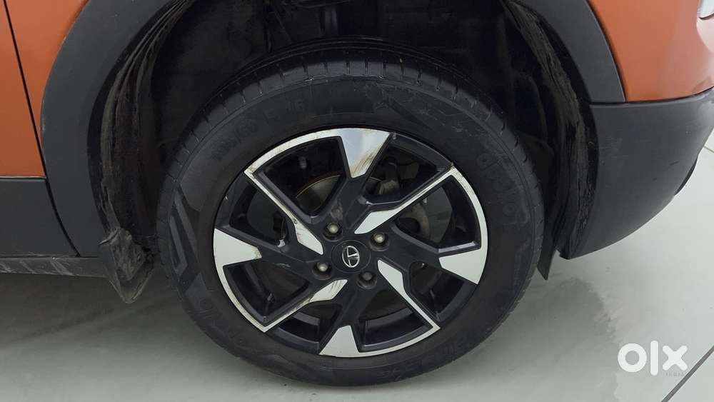 Tata Punch 1.2 Revotron Creative Amt Dual Tone, 2022, Petrol