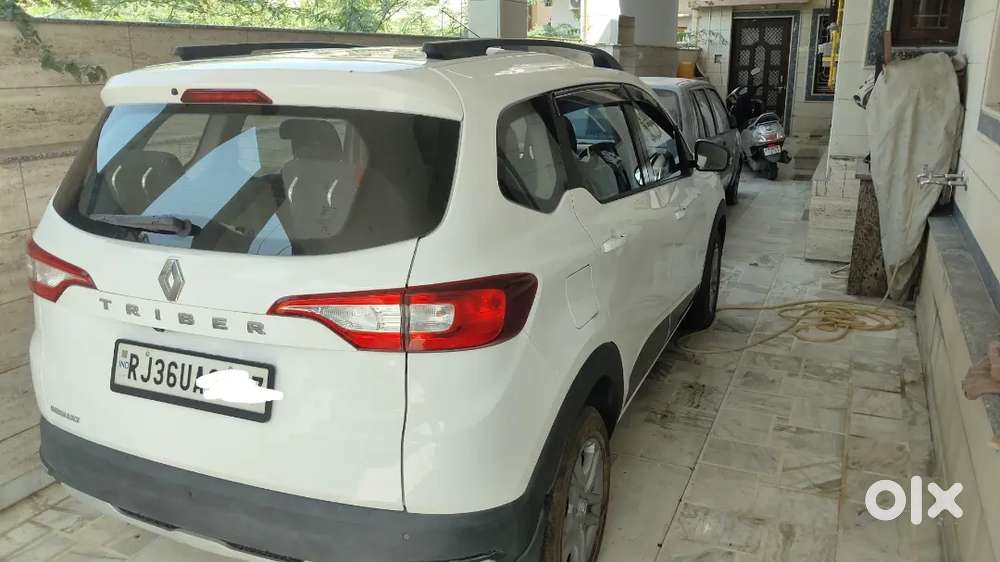 Cool White Colour , Station Wagon Type Body