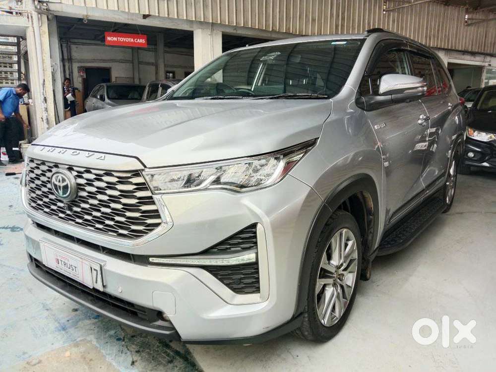 Toyota Innova Hycross, 2023, Petrol