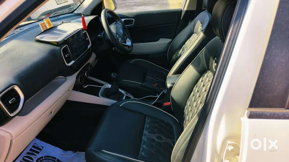 Hyundai Venue 2025 Petrol Well Maintained