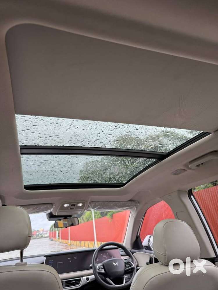 Mahindra Xuv700 2.2 Ax 7 Diesel At Str, 2023, Diesel