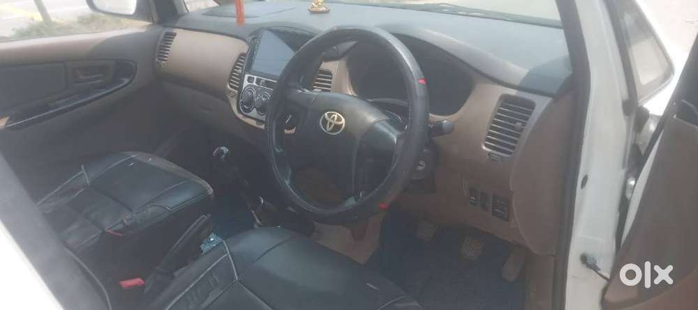 Toyota Innova 2.5 G (diesel) 8 Seater, 2015, Diesel