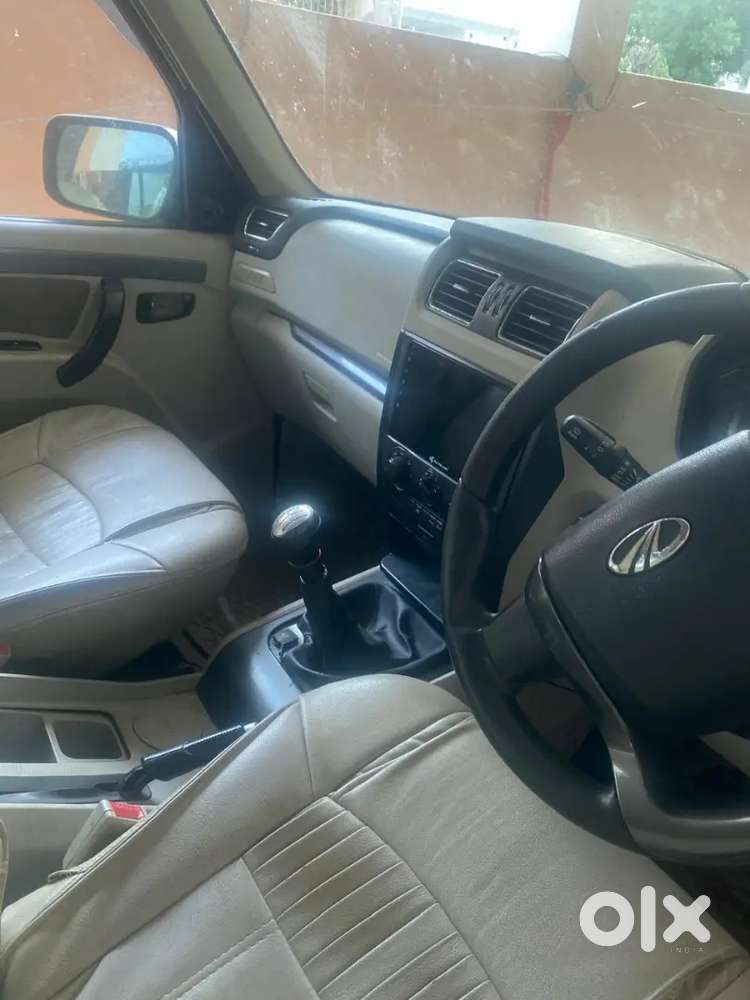Mahindra Scorpio S6 Plus 2016 Diesel Manual