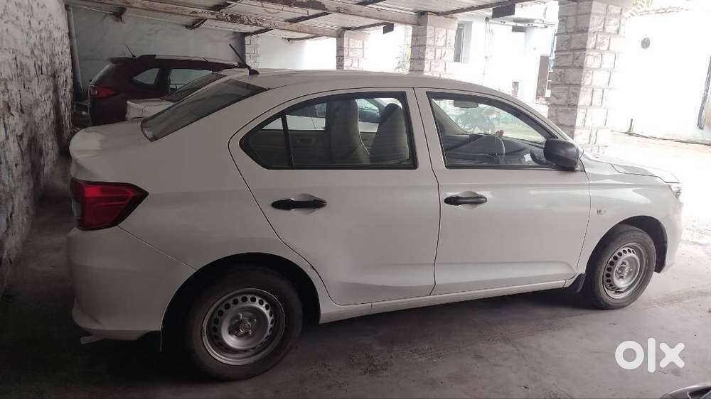 White Honda Amaze In Excellent Condition