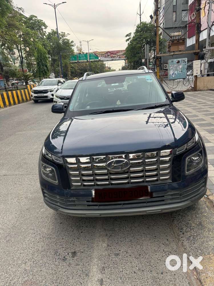 Hyundai Venue Petrol 2024