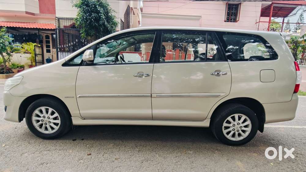Toyota Innova 2.5 V Diesel 8-seater, 2012, Diesel
