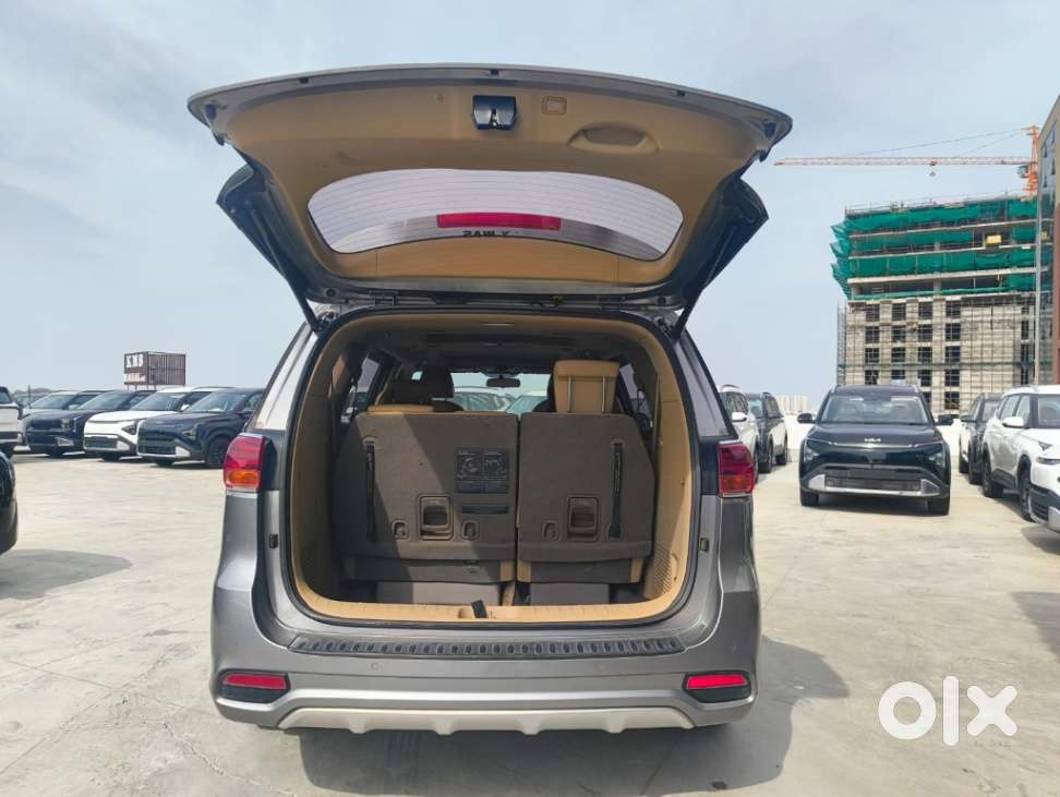 Kia Carnival Premium, 2021, Petrol