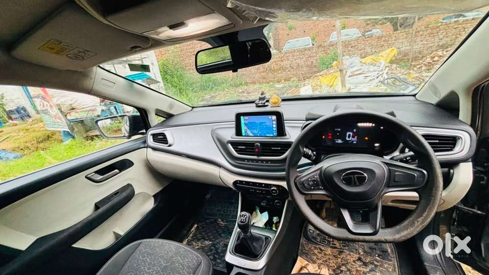 Tata Altroz Xz Icng 2025