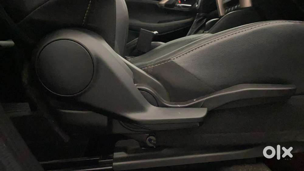 Maruti Suzuki Grand Vitara 1.5 Alpha Plus Intelligent Hybrid Ecvt, 2..
