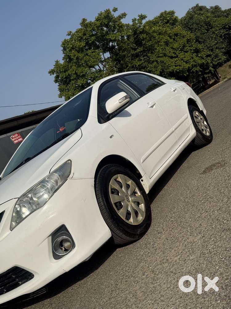 Toyota Corolla Altis Facelift, 2012, Petrol
