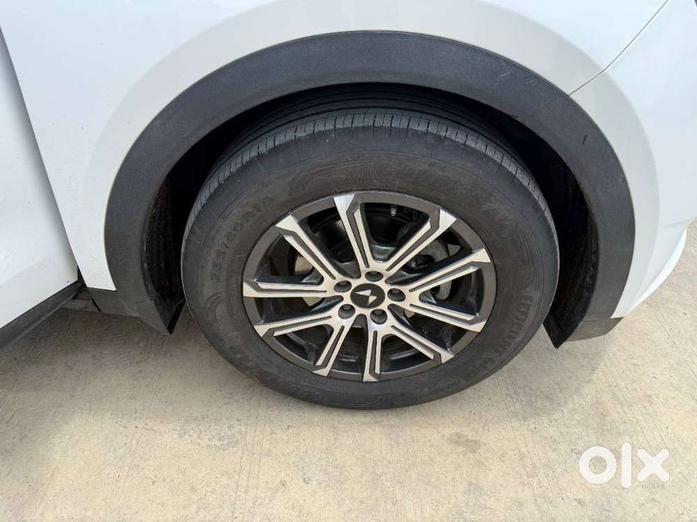 Mahindra Xuv700 2024 Diesel 15900 Km Driven