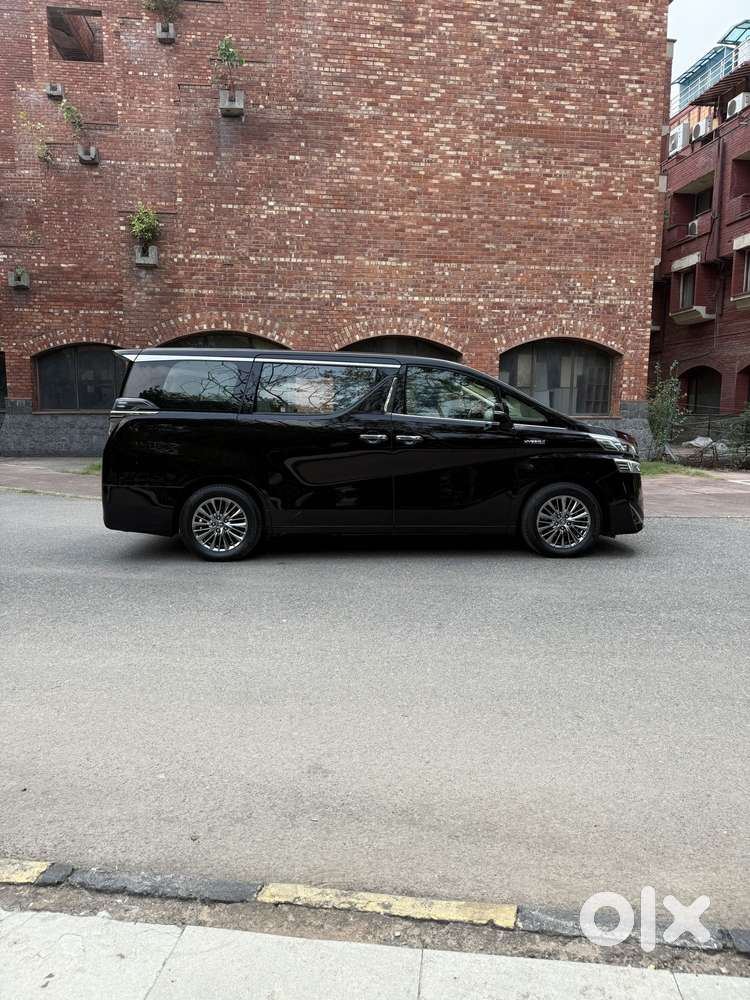 Toyota Vellfire Vip &ndash; Executive Lounge, 2023, Cng & Hybrids