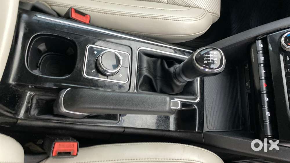 Mahindra Xuv700 2.0 Ax 7 Petrol Mt Str, 2021, Petrol