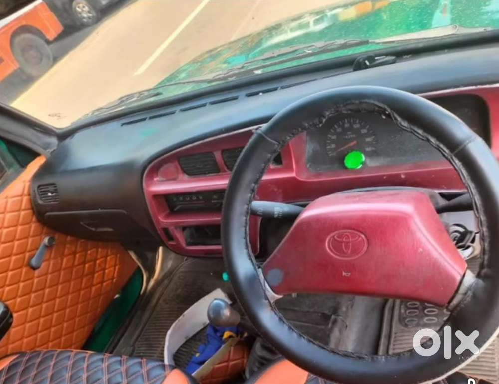 Toyota Qualis Gs 10 Seater, 2000, Diesel