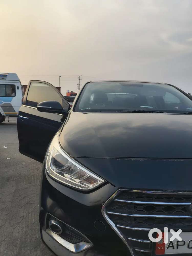 Hyundai Verna 6 Airbags With Sunroof