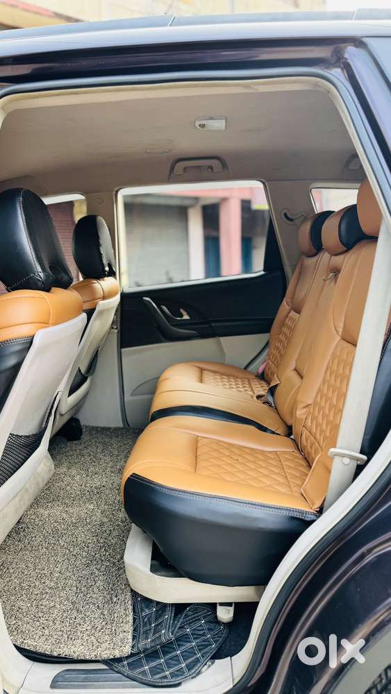 Mahindra Xuv500 W8, 2016