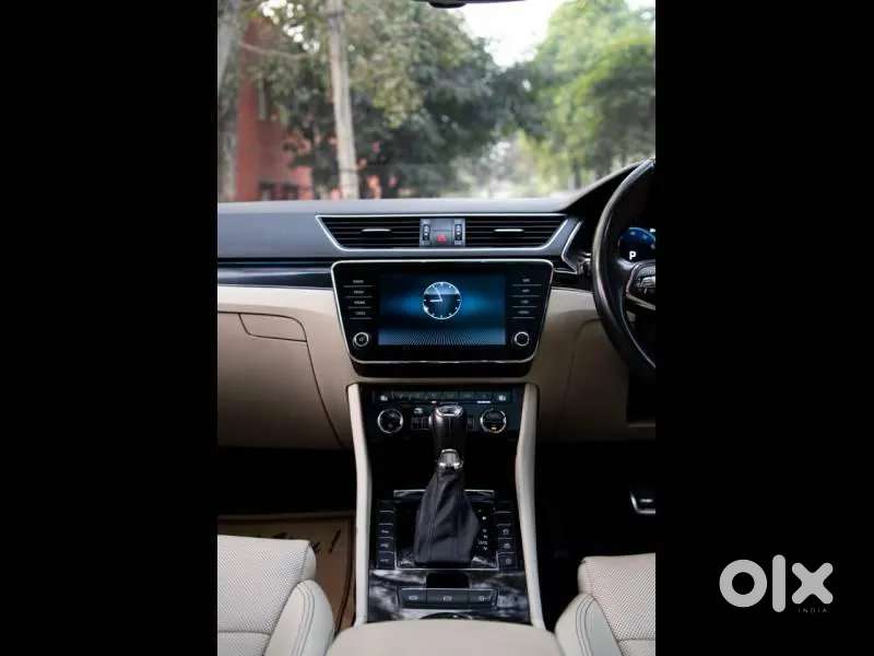 Skoda Superb 2.0 L&k Tsi At, 2023, Petrol