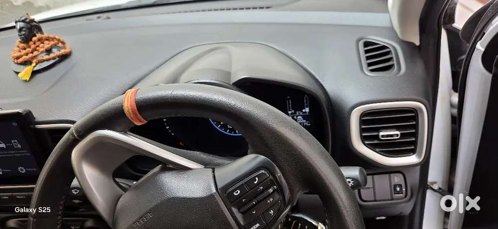 Hyundai Venue 2022 Petrol 26000 Km Driven