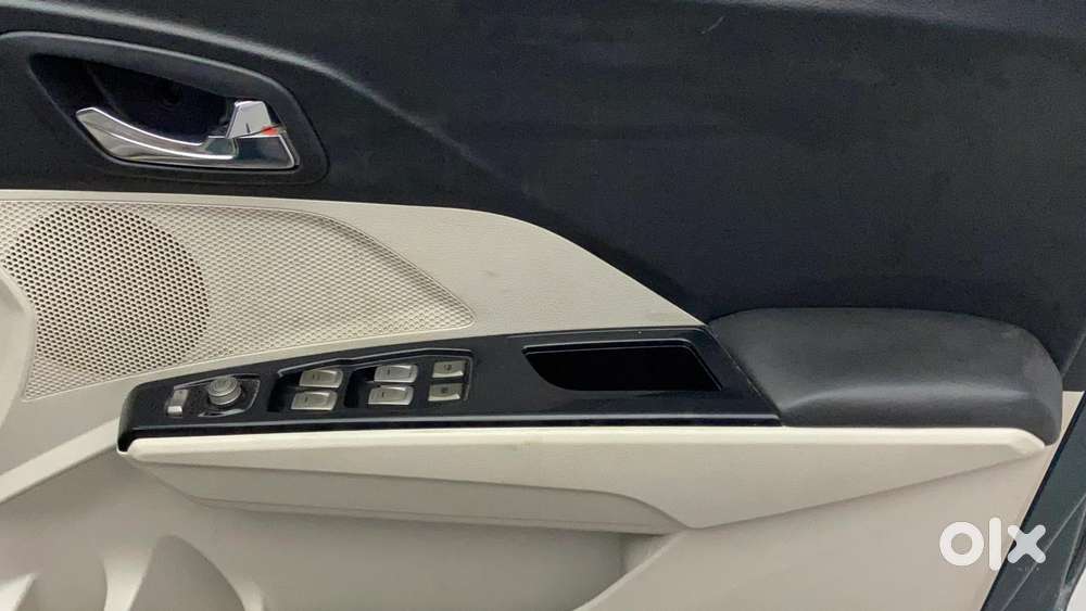Mahindra Xuv300 W8 Option, 2021, Petrol