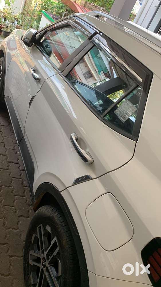 Hyundai Venue 2023 Petrol 11000 Km Driven