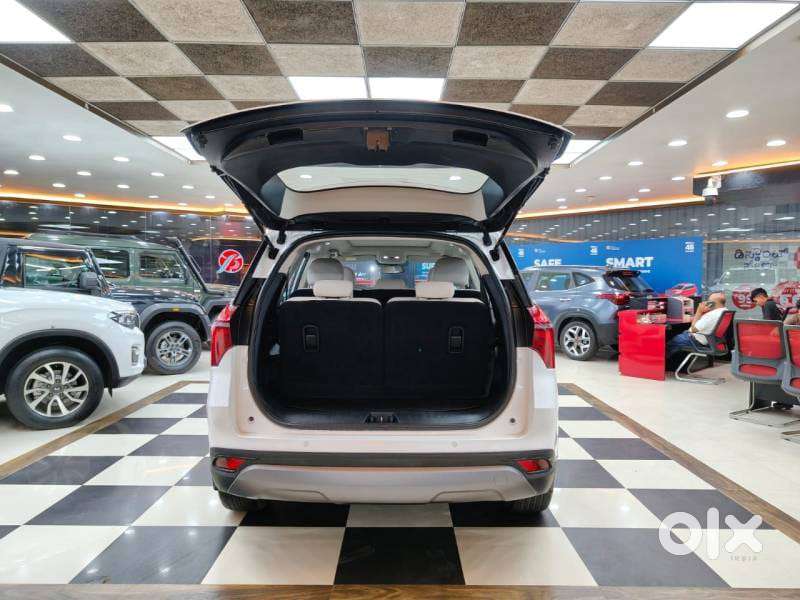 Mahindra Xuv700 2.0 Ax 7 Petrol At Luxury Pack Str, 2022, Petrol