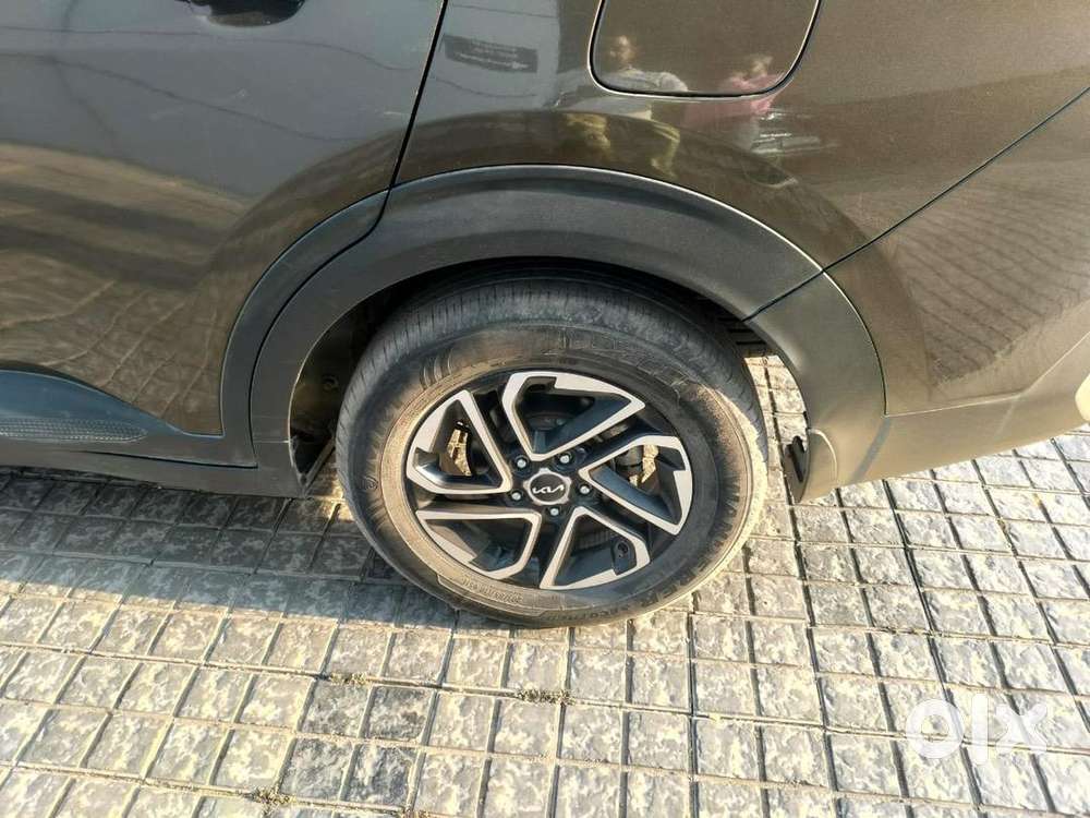 Kia Carens - Well Maintained Family Luxury Car - Very Less Driven