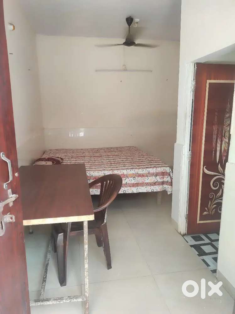 Rooms for rent available