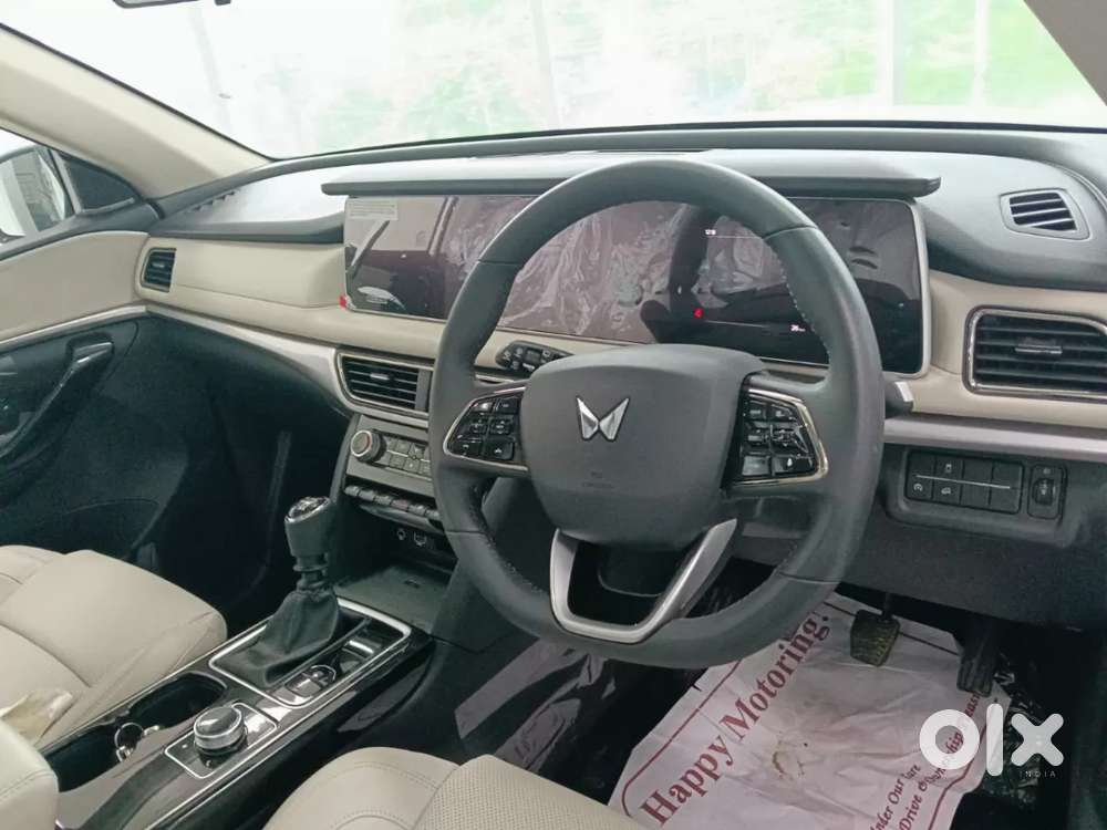 Mahindra Xuv700 2.2 Ax 7 Diesel Mt Luxury Pack Str, 2025, Diesel