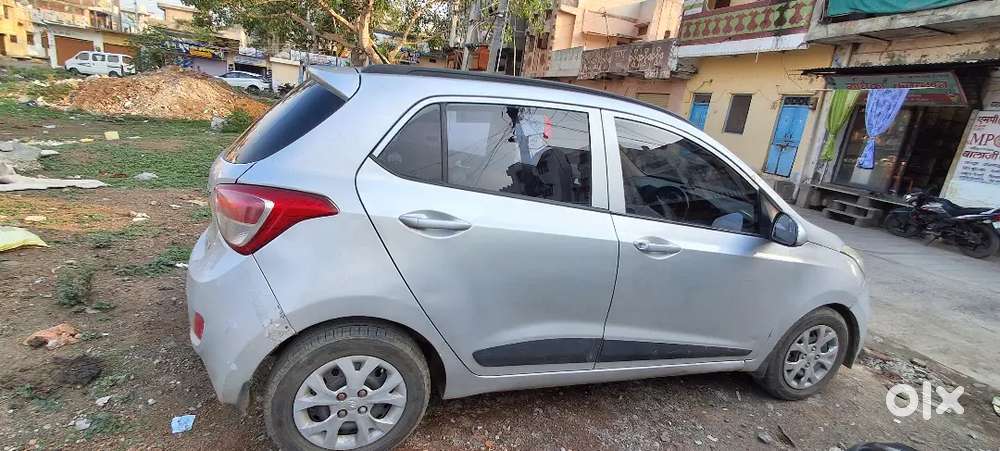 Hyundai Grand I10 Sportz 2017 Car
