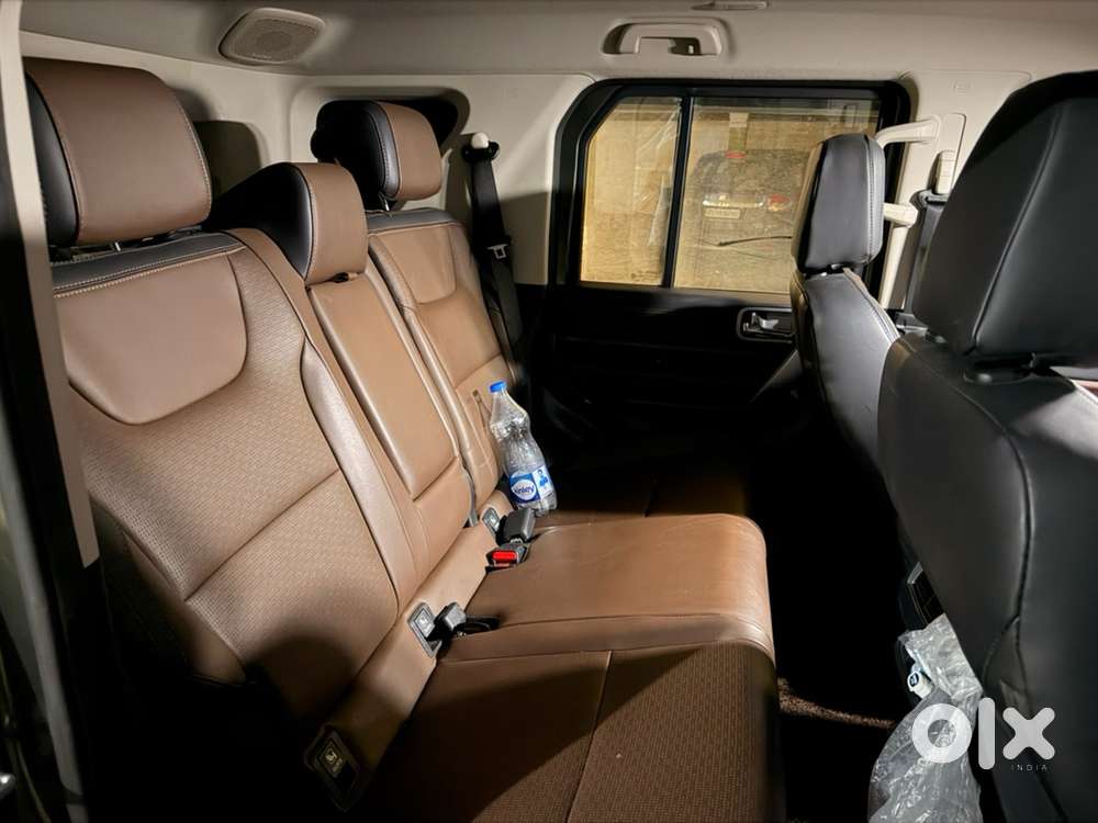 Mahindra Thar Roxx 2025 Diesel Mt 4x4 Ax7l Mocha Brown Interiors