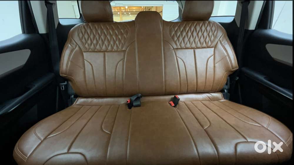 Mahindra Xuv700 2.0 Ax 5 Petrol At Str, 2021, Petrol