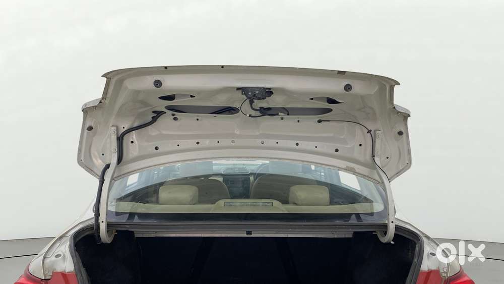 Maruti Suzuki Swift Dzire Amt Vxi, 2017, Petrol