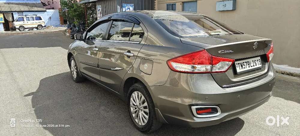 Toyota Innova 2.5 V 2011 Full Option Car Showroom Condition