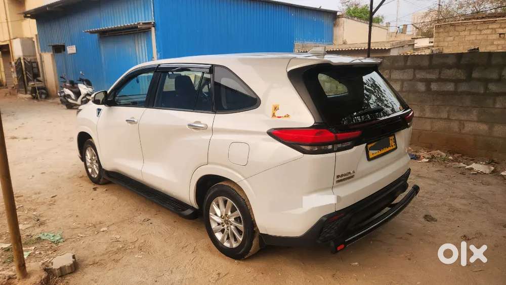 Toyota Innova Hycross 2023 Petrol 70000 Km Driven