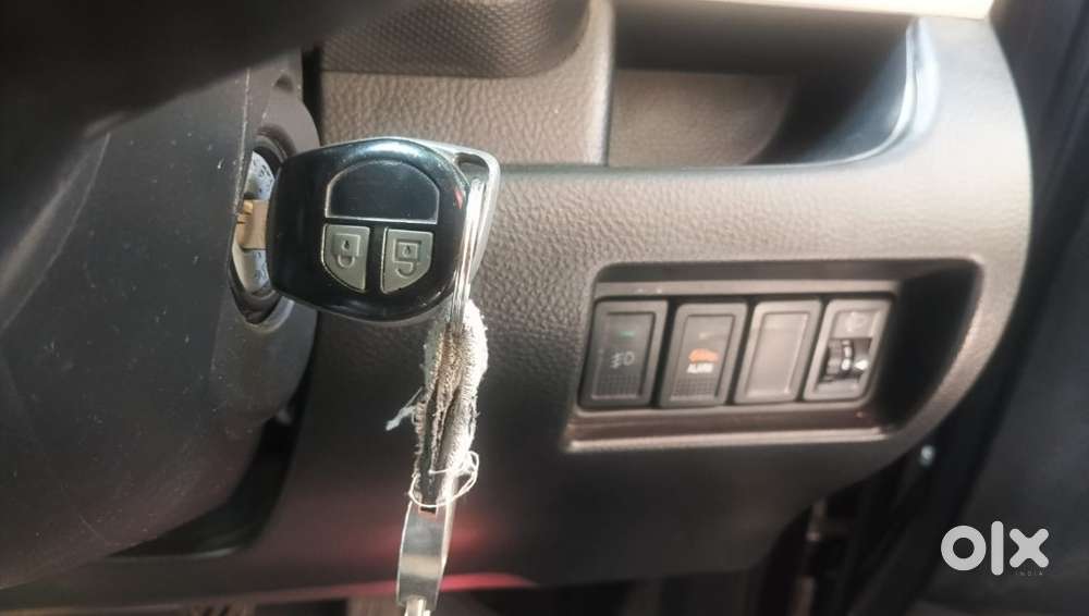 Maruti Suzuki Swift Lxi Optional-o, 2017, Petrol