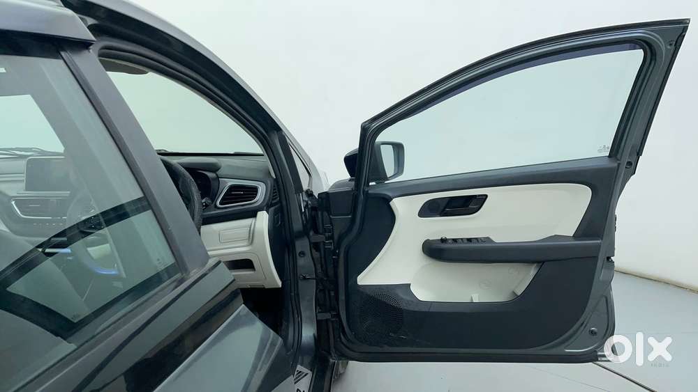 Tata Altroz 1.2 Xm Plus, 2021, Petrol
