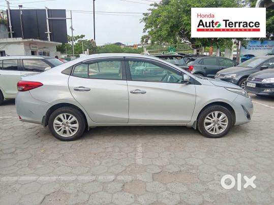Toyota Yaris V Cvt, 2018, Petrol