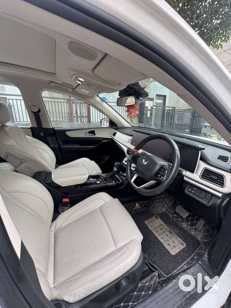 Mahindra Xuv700 2.0 Ax 7 Petrol At Luxury Pack Str, 2024, Petrol